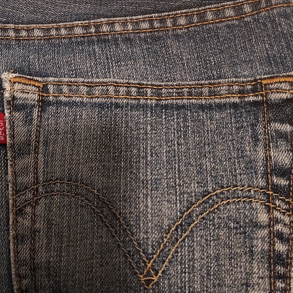 Men's Levi's Relaxed Fit Jeans in Classic Blue - Picture 3 of 5